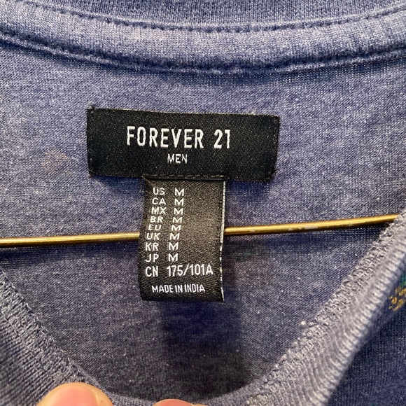 3 beautiful t-shirts - Picture 5 of 6